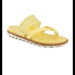 COPY - London Fog Stelanie yellow sandals. 10W